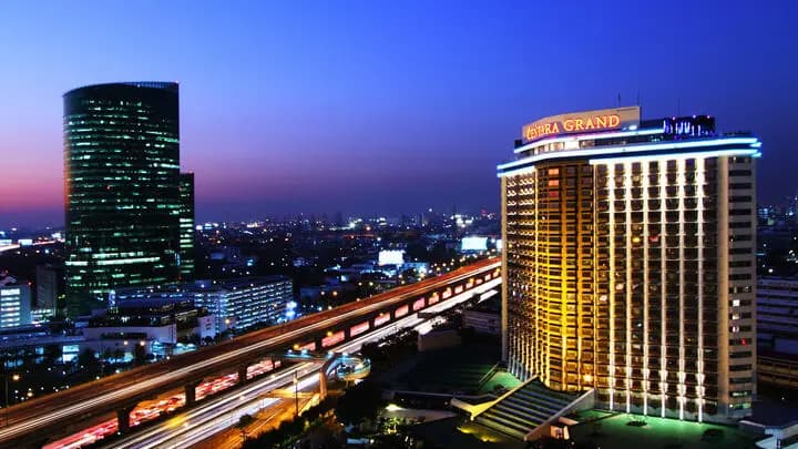 โรงแรม Centara Grand at Central Plaza Ladprao Bangkok ยามค่ำคืน ติดสถานีรถไฟฟ้า